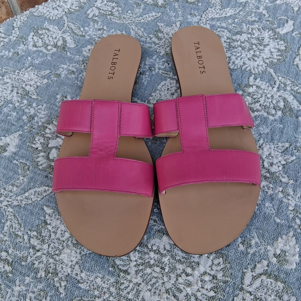 Talbots Hannah Vachetta Leather Flat Slides Sandals Sz 9. Barbie Pink Classic